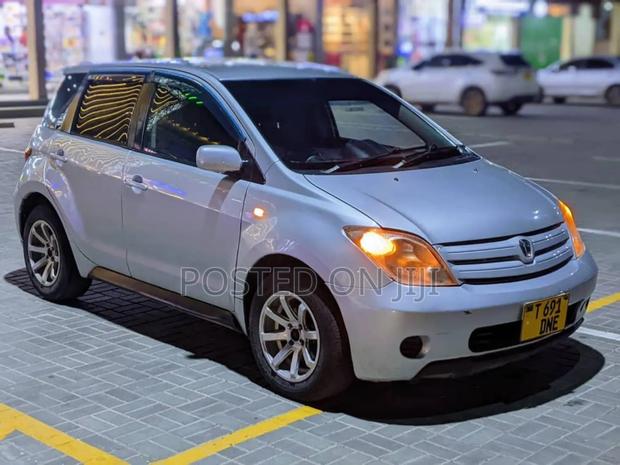 Toyota IST 2002 Silver