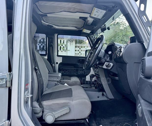 Jeep Wrangler 2010 Silver