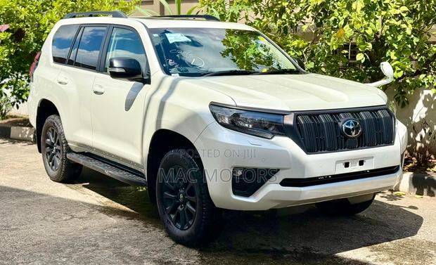 Toyota Land Cruiser Prado 2023 Pearl