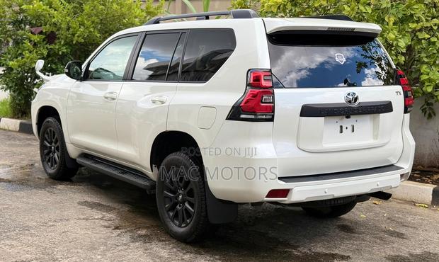 Toyota Land Cruiser Prado 2023 Pearl