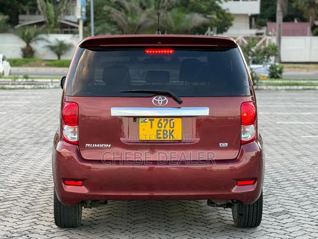 Toyota Corolla Rumion 2009 Red