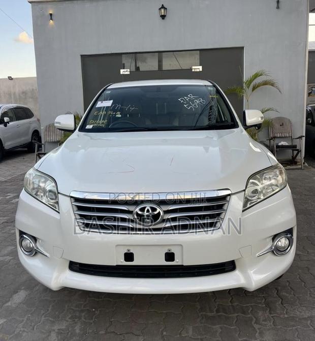 Toyota Vanguard 2011 Off white