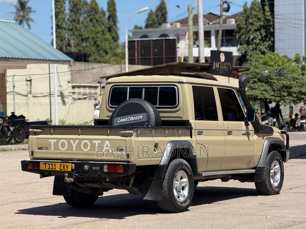 Toyota Land Cruiser 2019 Beige