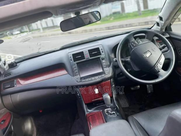 Toyota Crown 2010 Black