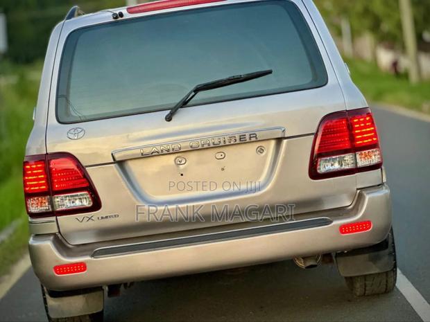 Toyota Land Cruiser 90 Automatic 2000 Silver