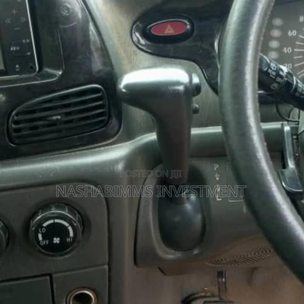 Toyota Noah 2001 Silver