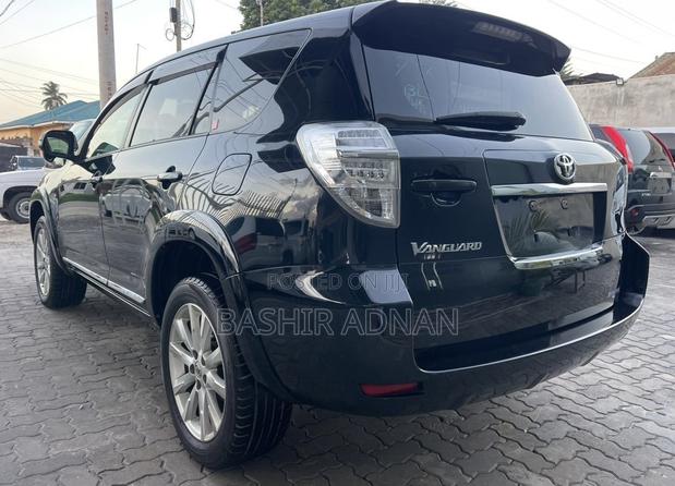 Toyota Vanguard 2011 Black