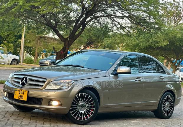 Mercedes-Benz C-Class 2008 Gold
