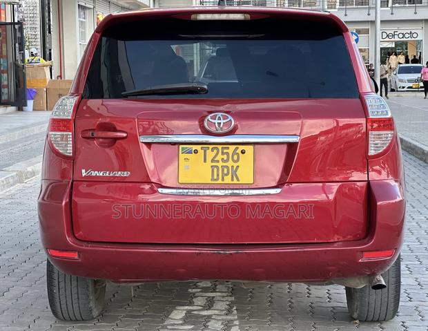 Toyota Vanguard 2008 Red