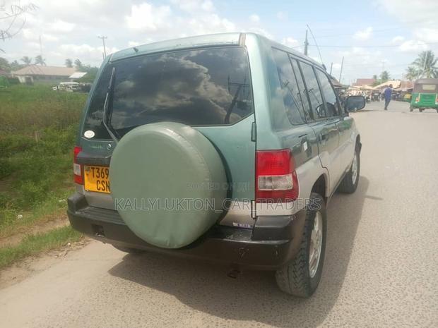 Mitsubishi Pajero 1999 Green