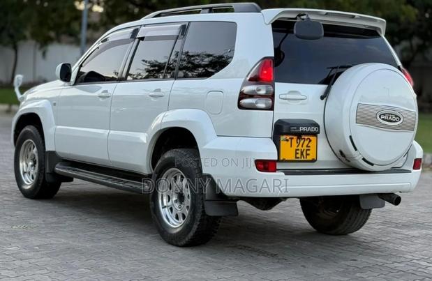 Toyota Land Cruiser Prado 2005 White