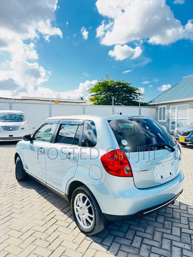 Mazda Verisa 2005 Blue