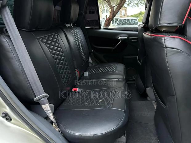 Toyota RAV4 2005 Gold