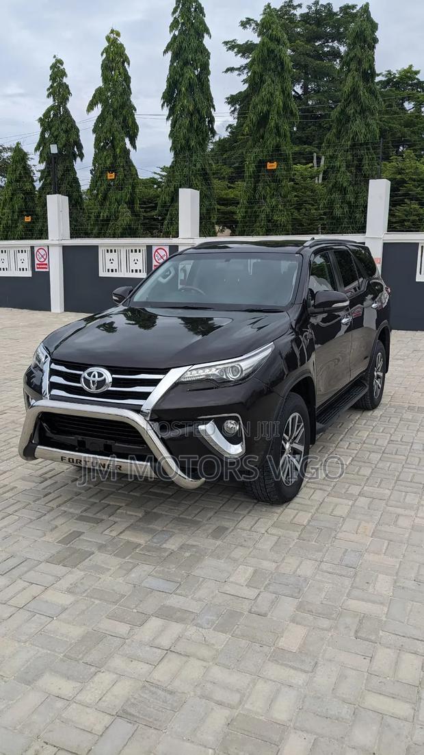 Toyota Fortuner 2018 Black