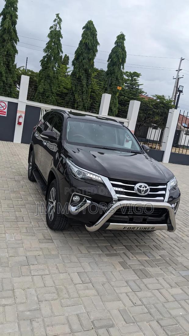 Toyota Fortuner 2018 Black