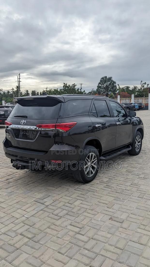 Toyota Fortuner 2018 Black