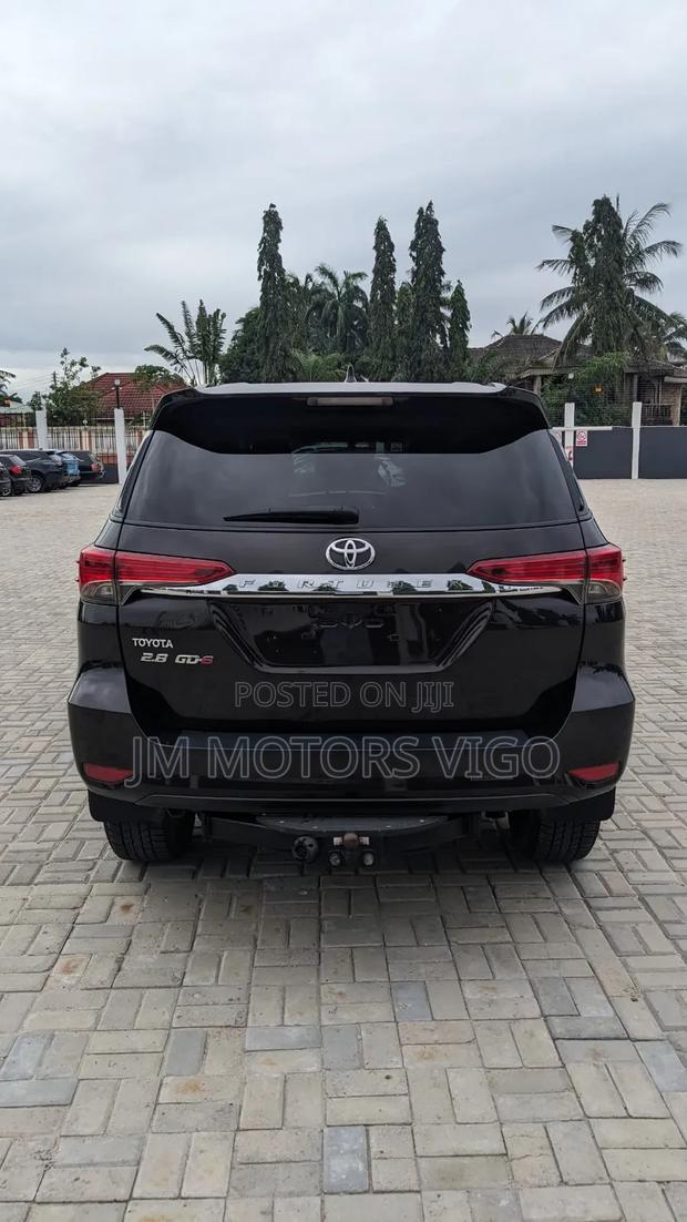 Toyota Fortuner 2018 Black