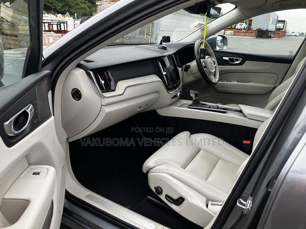 Volvo XC60 2019 Gray