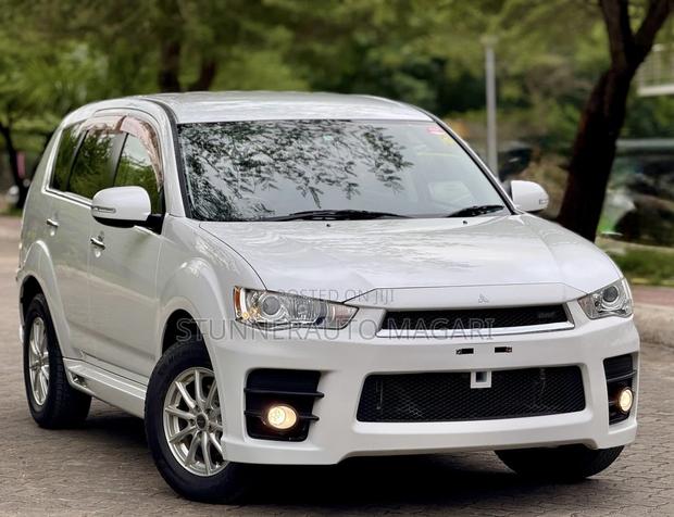 Mitsubishi Outlander 2011 White