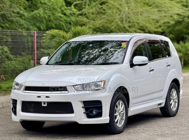 Mitsubishi Outlander 2011 White