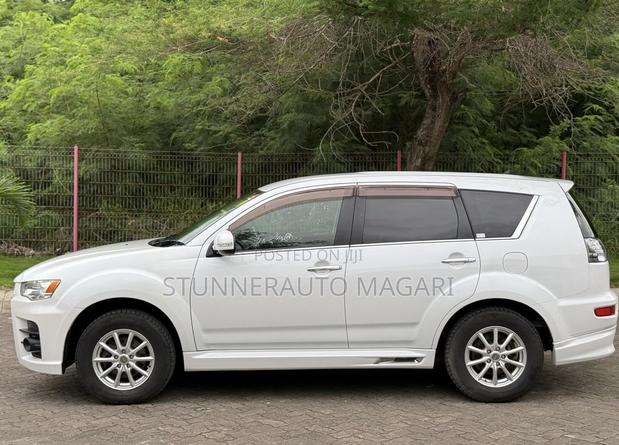 Mitsubishi Outlander 2011 White