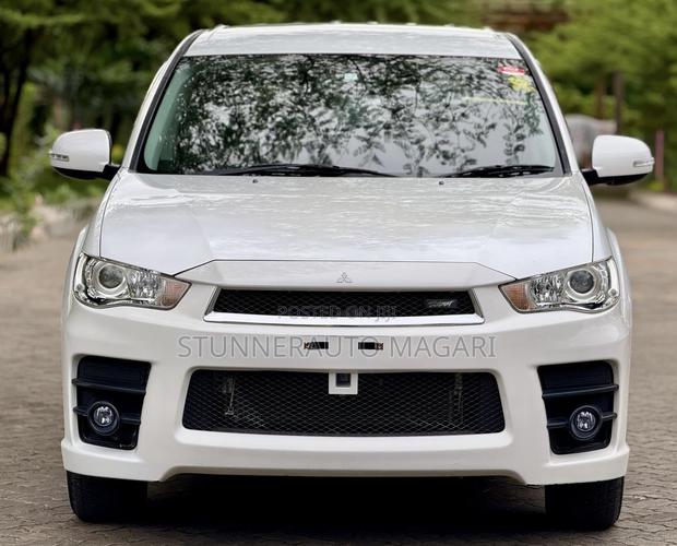 Mitsubishi Outlander 2011 White