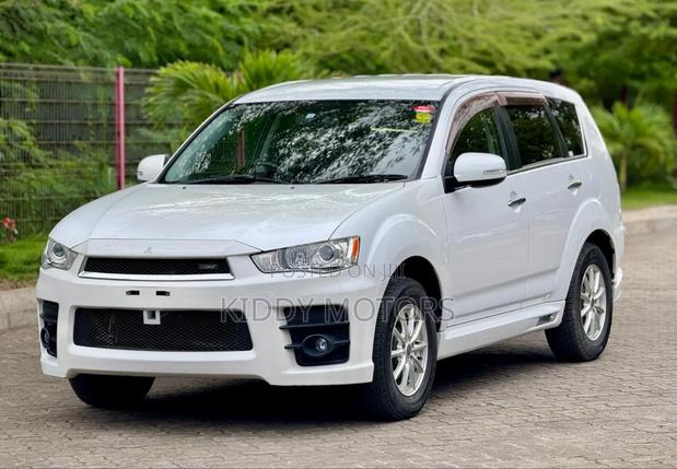 Mitsubishi Outlander 2011 White