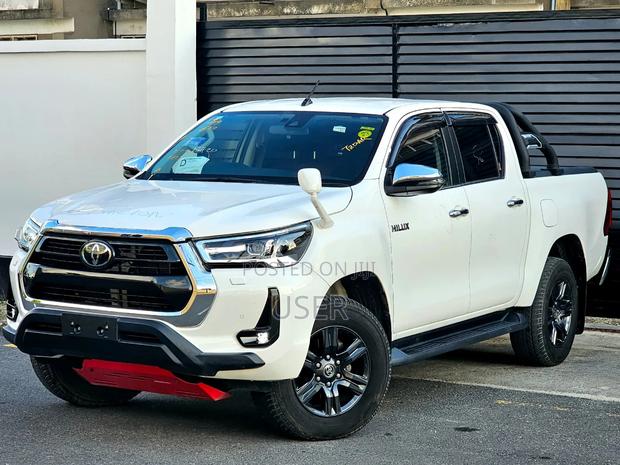 Toyota Hilux 2021 White