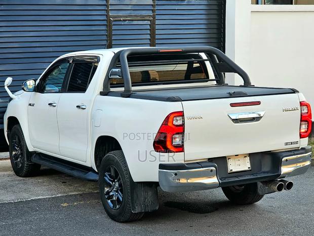 Toyota Hilux 2021 White