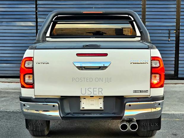 Toyota Hilux 2021 White