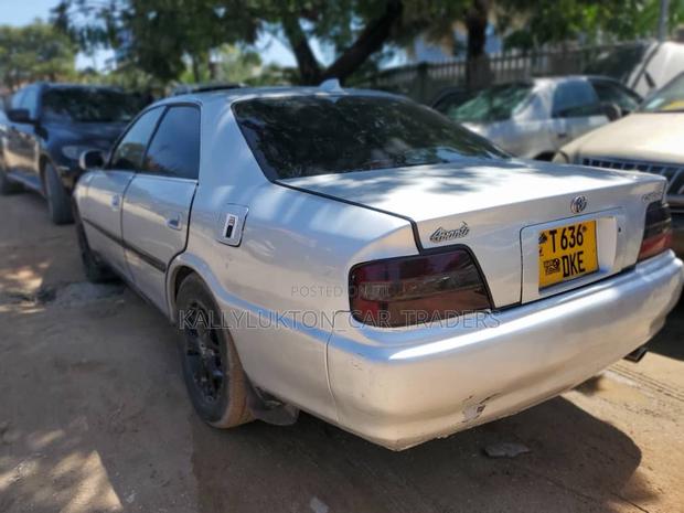 Toyota Mark II 1996 Silver