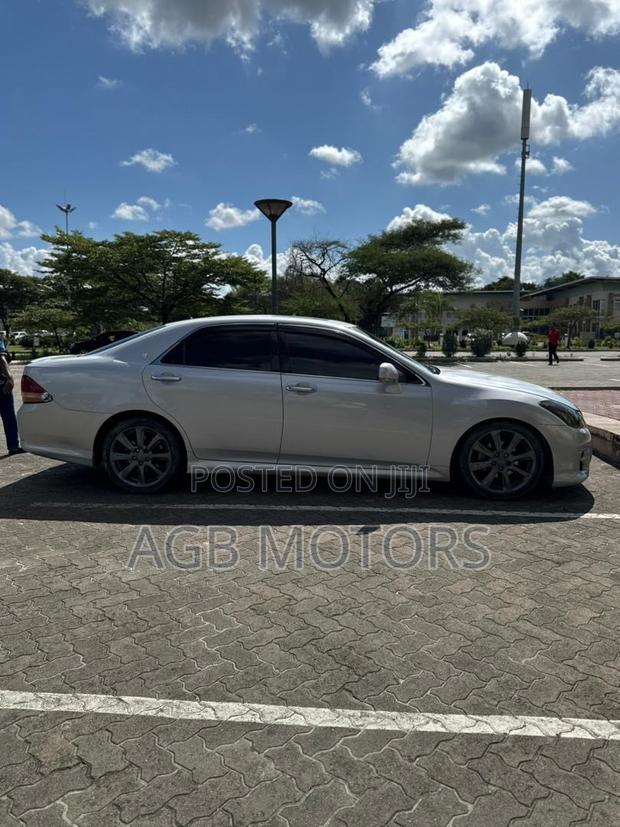 Toyota Crown 2009 Silver