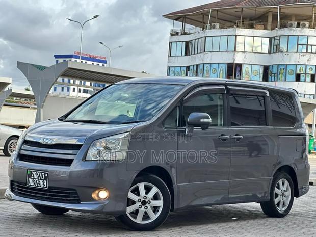 Toyota Noah 2008 Gray