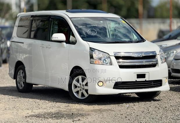 Toyota Noah 2009 White