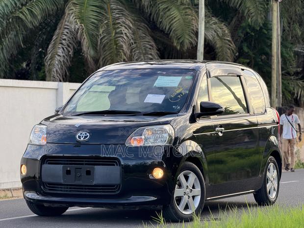 Toyota Porte 2014 Black