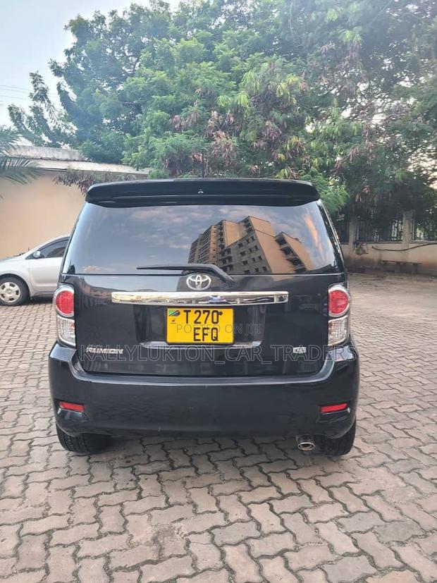 Toyota Corolla Rumion 2010 Black