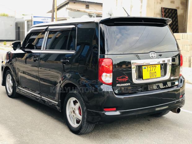Toyota Corolla Rumion 2012 Black