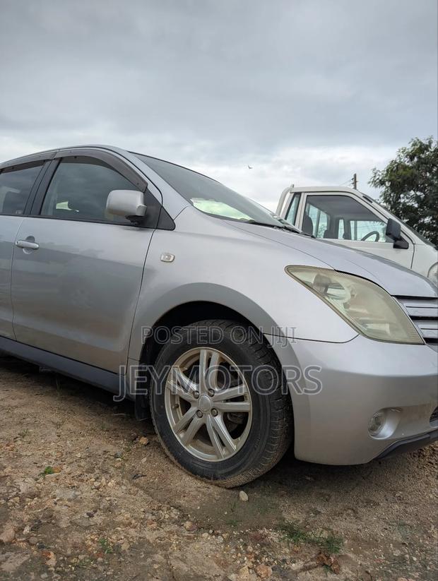 Toyota IST 2005 Silver