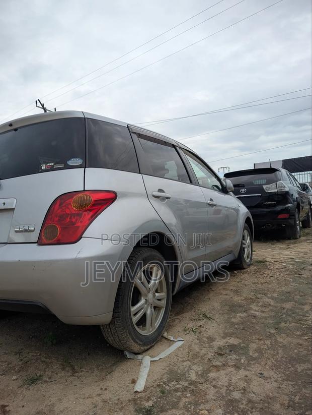 Toyota IST 2005 Silver