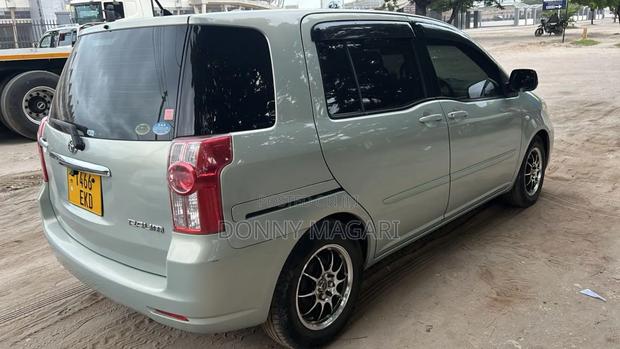Toyota Raum 2006 Blue