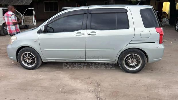 Toyota Raum 2006 Blue