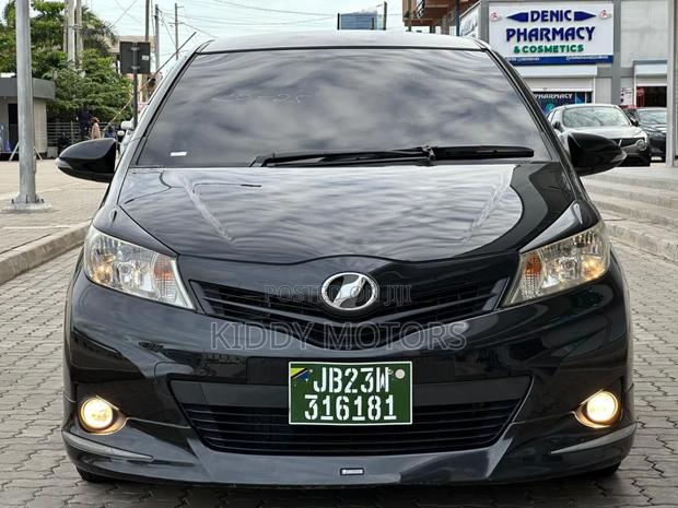 Toyota Vitz 2014 Black
