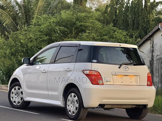 Toyota IST 2006 White