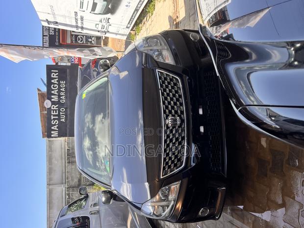 Toyota Crown 2012 Black