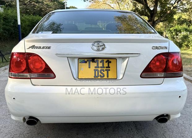 Toyota Crown 2004 White