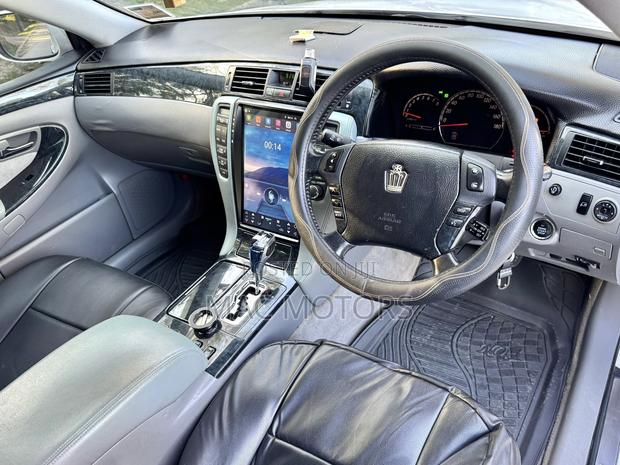 Toyota Crown 2004 White
