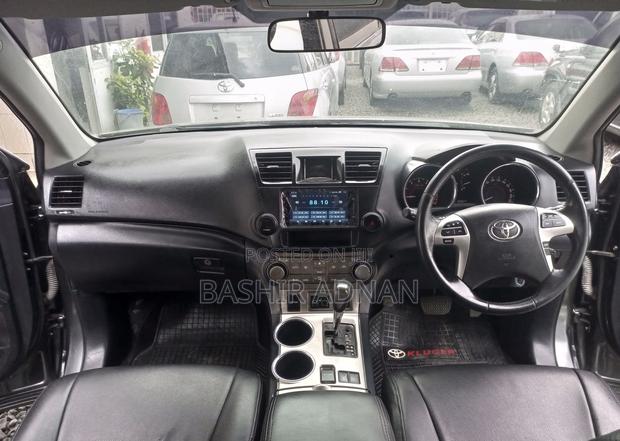 Toyota Kluger 2011 Gray
