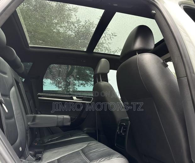 Volkswagen Touareg 2014 White