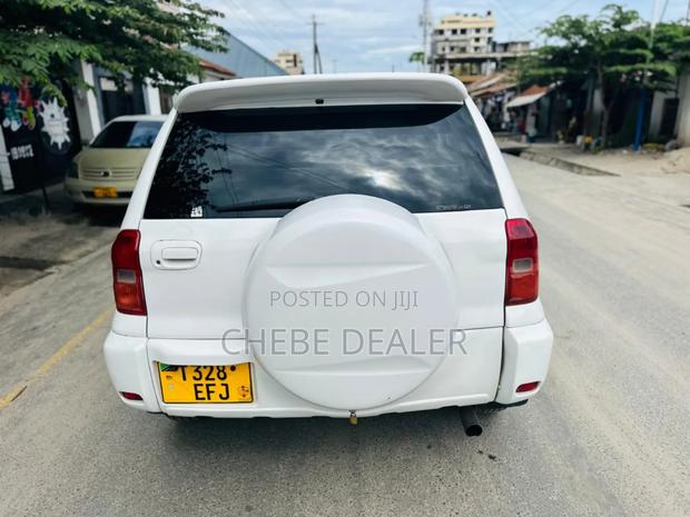 Toyota RAV4 2004 White