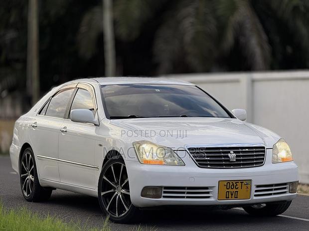 Toyota Crown Royale 2005 White